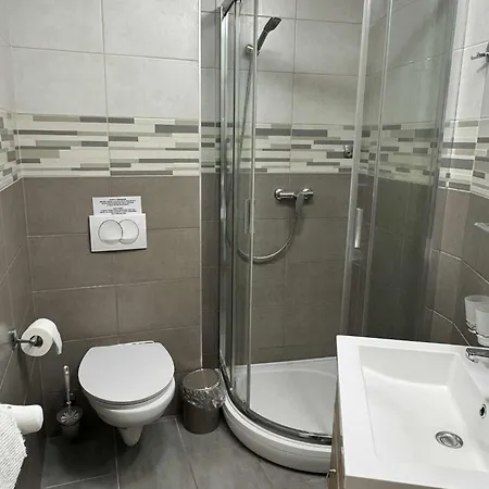 Castle Wellness B&B 페치