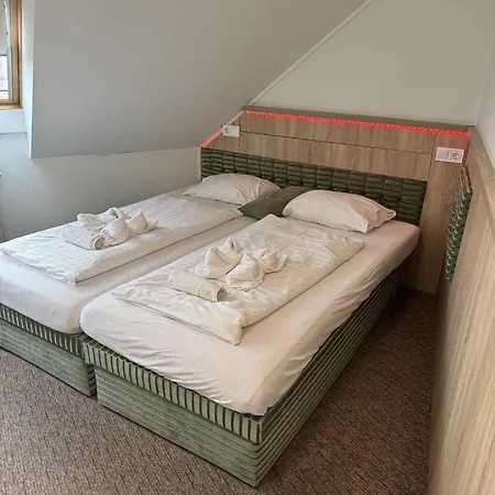 Castle Wellness B&B *